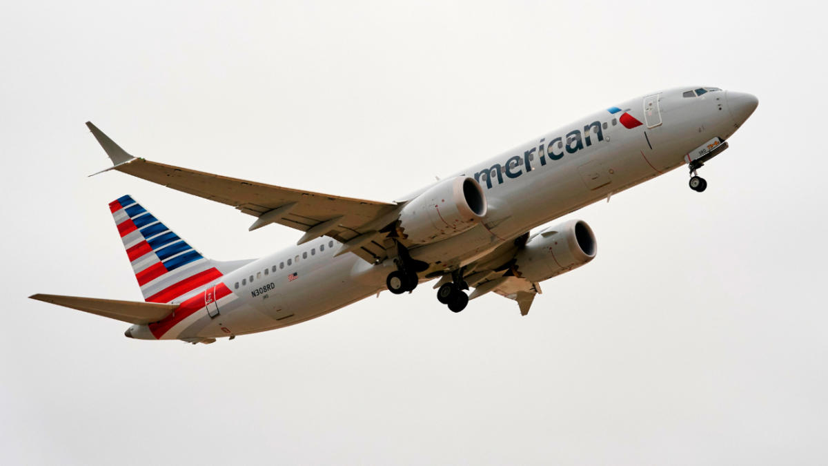 American Airlines removed Black men from flight after odor complaint, federal lawsuit says